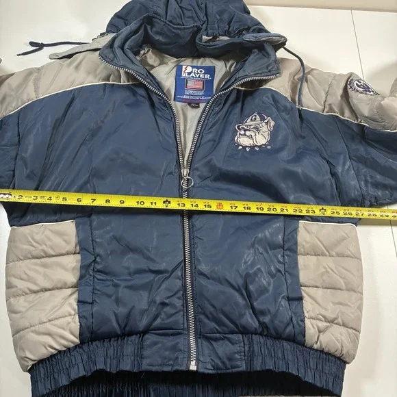 Vintage Georgetown Hoyas PRO PLAYER Puffer Coat Large Spell Out Jacket 90s Y2K